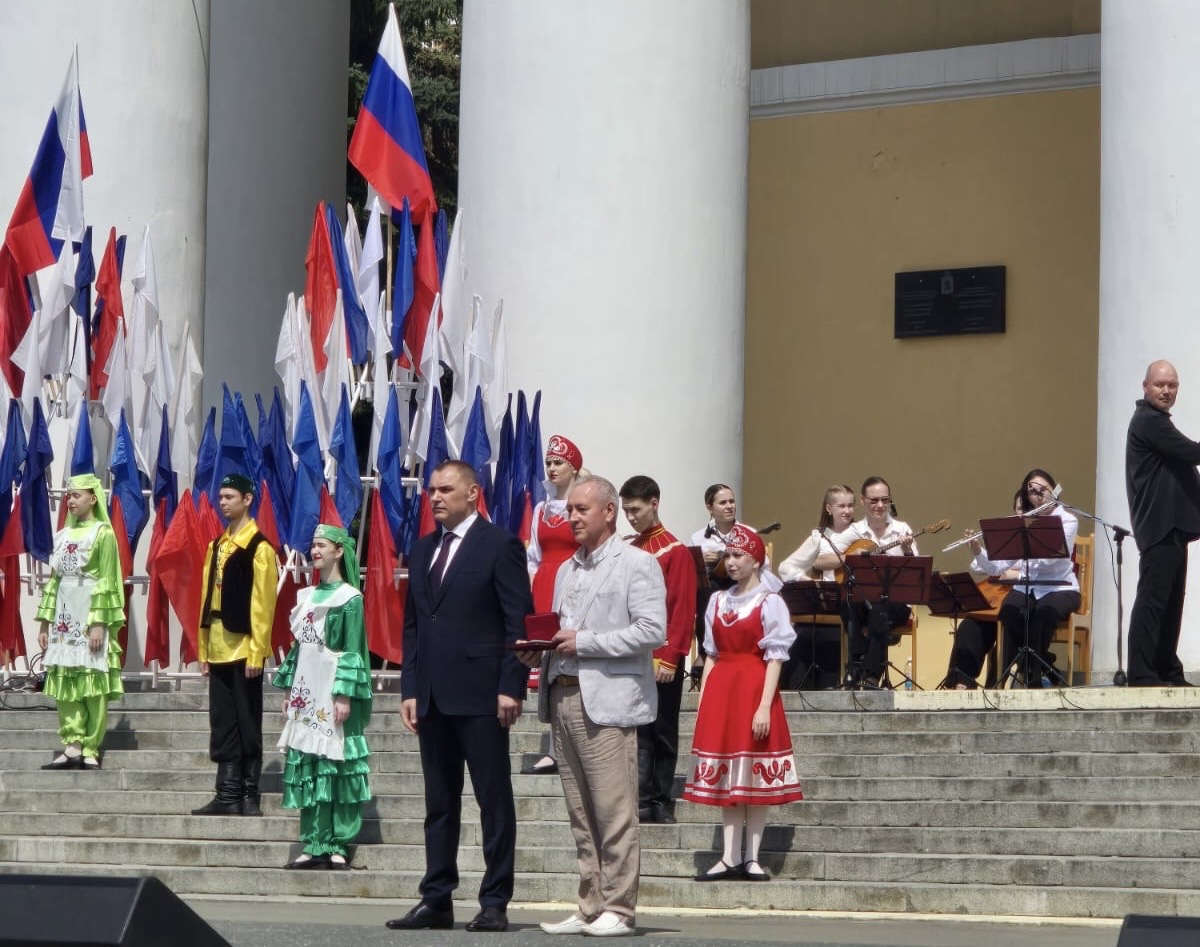 Старший механик АО «Йошкар-Олинский мясокомбинат» - «Заслуженный работник пищевой индустрии Российской Федерации». Старший механик АО «Йошкар-Олинский мясокомбинат» - «Заслуженный работник пищевой индустрии Российской Федерации».